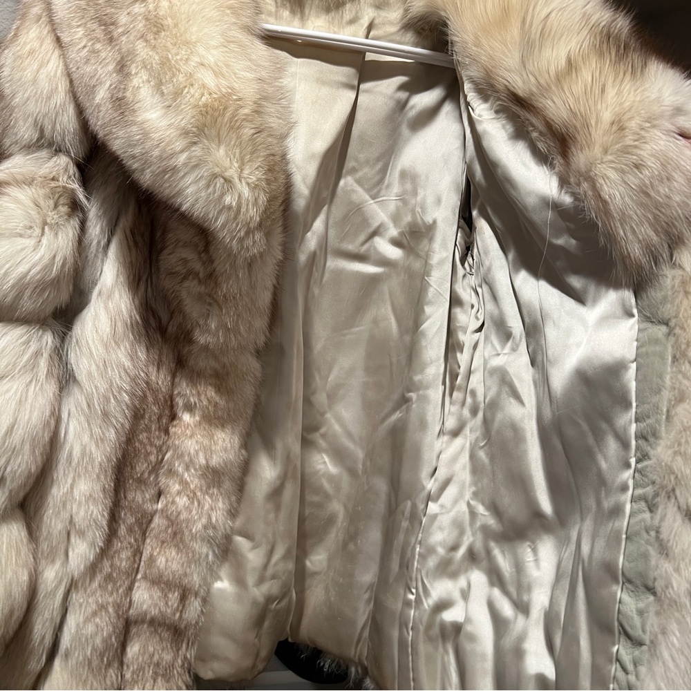 Fox Fur Coat Mid length Voluminous - Picture 3 of 5